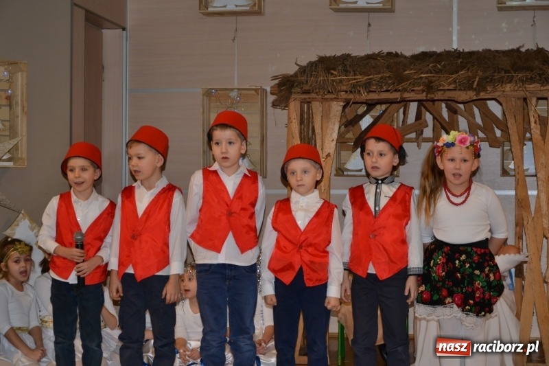 Zdjęcie w galerii na portalu naszraciborz.pl: Do szopy hej pasterze… drugi dzień Przeglądu Przedstawień Bożonarodzeniowych w Tworkowie wiadomości z regionu