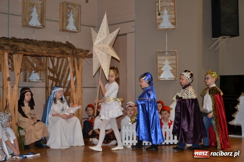 Zdjęcie w galerii na portalu naszraciborz.pl: Do szopy hej pasterze… drugi dzień Przeglądu Przedstawień Bożonarodzeniowych w Tworkowie wiadomości z regionu