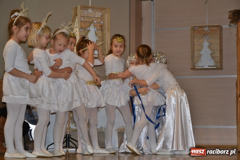Zdjęcie w galerii na portalu naszraciborz.pl: Do szopy hej pasterze… drugi dzień Przeglądu Przedstawień Bożonarodzeniowych w Tworkowie wiadomości z regionu