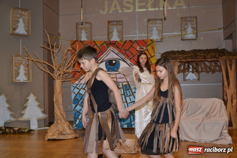 Zdjęcie w galerii na portalu naszraciborz.pl: Do szopy hej pasterze… drugi dzień Przeglądu Przedstawień Bożonarodzeniowych w Tworkowie wiadomości z regionu