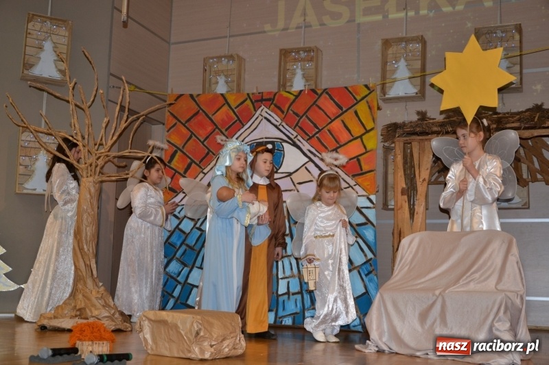 Zdjęcie w galerii na portalu naszraciborz.pl: Do szopy hej pasterze… drugi dzień Przeglądu Przedstawień Bożonarodzeniowych w Tworkowie wiadomości z regionu
