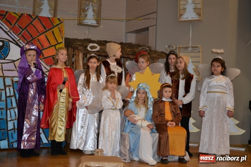 Zdjęcie w galerii na portalu naszraciborz.pl: Do szopy hej pasterze… drugi dzień Przeglądu Przedstawień Bożonarodzeniowych w Tworkowie wiadomości z regionu