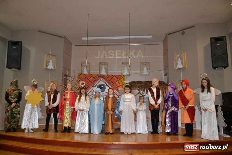 Zdjęcie w galerii na portalu naszraciborz.pl: Do szopy hej pasterze… drugi dzień Przeglądu Przedstawień Bożonarodzeniowych w Tworkowie wiadomości z regionu