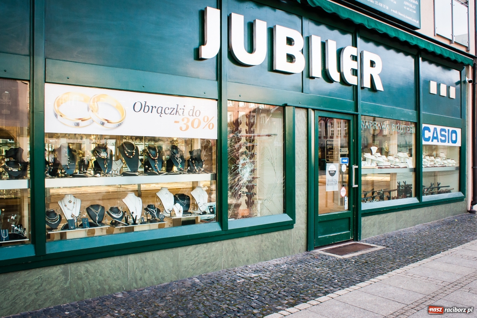 Zdjęcie w galerii na portalu naszraciborz.pl: Raciborscy policjanci zatrzymali 30-letniego wandala wiadomości z regionu