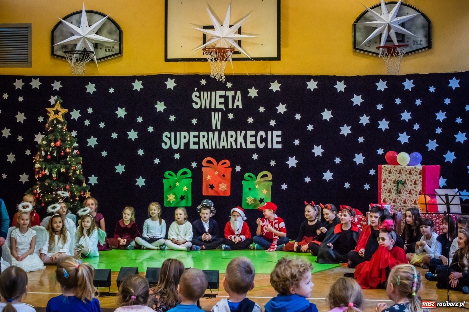 Zdjęcie w galerii na portalu naszraciborz.pl: Uczniowie SP 13 przygotowali przedstawienie dla przedszkolaków wiadomości z regionu