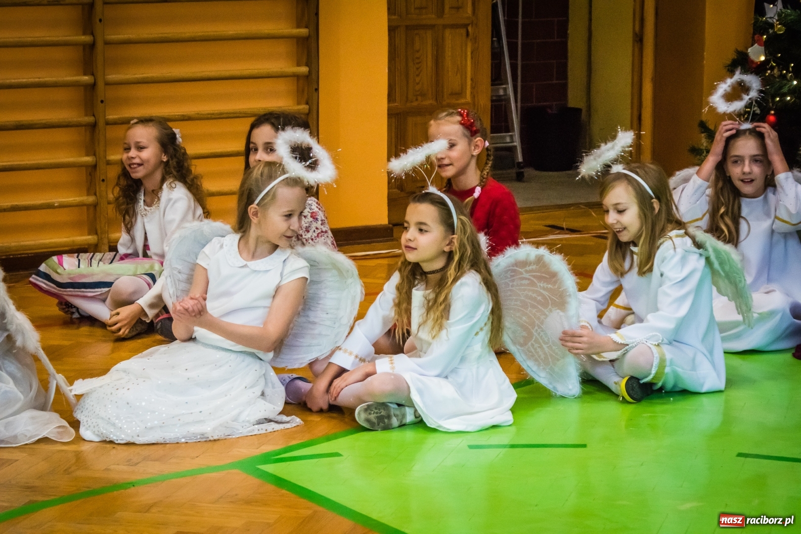 Zdjęcie w galerii na portalu naszraciborz.pl: Uczniowie SP 13 przygotowali przedstawienie dla przedszkolaków wiadomości z regionu