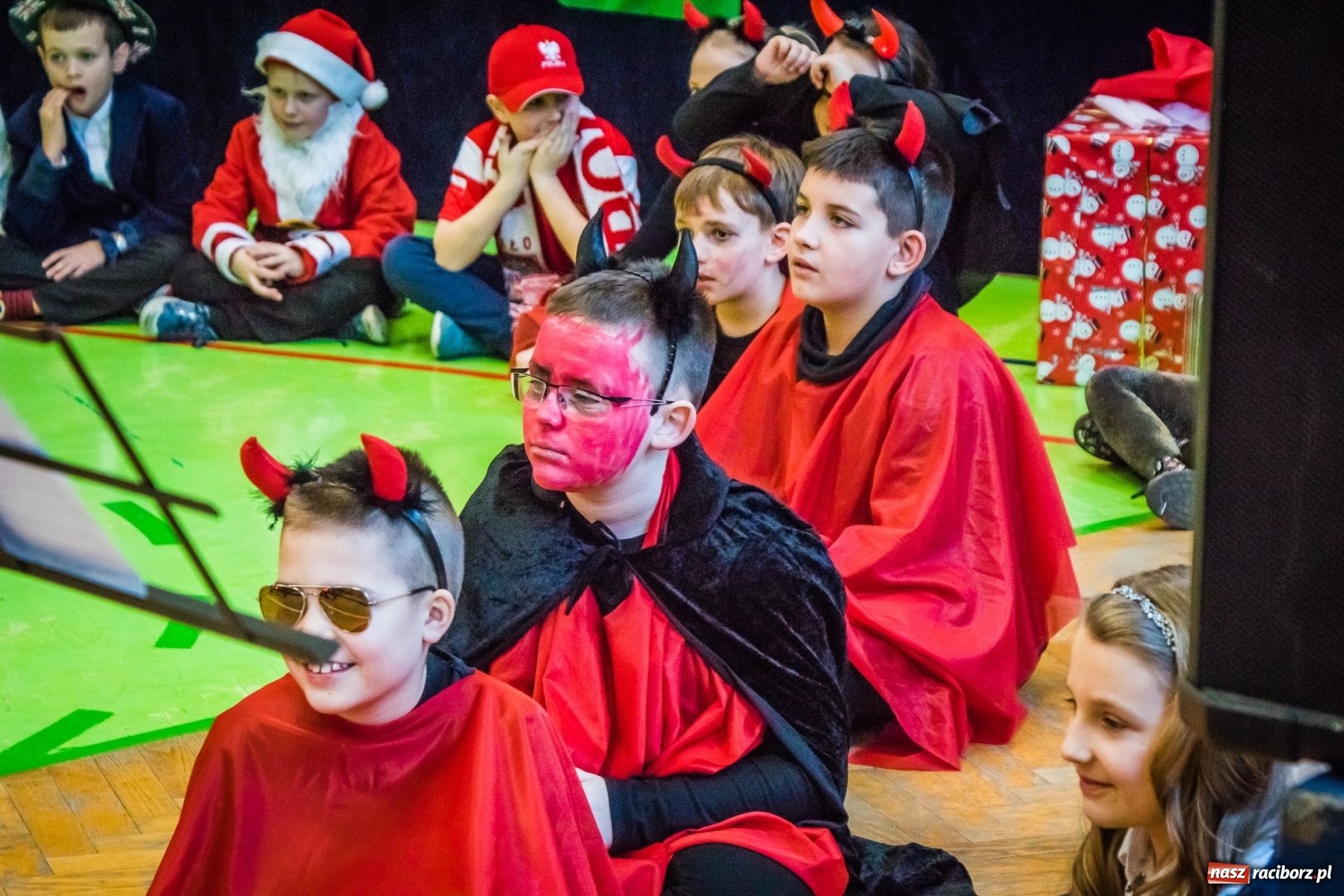 Zdjęcie w galerii na portalu naszraciborz.pl: Uczniowie SP 13 przygotowali przedstawienie dla przedszkolaków wiadomości z regionu