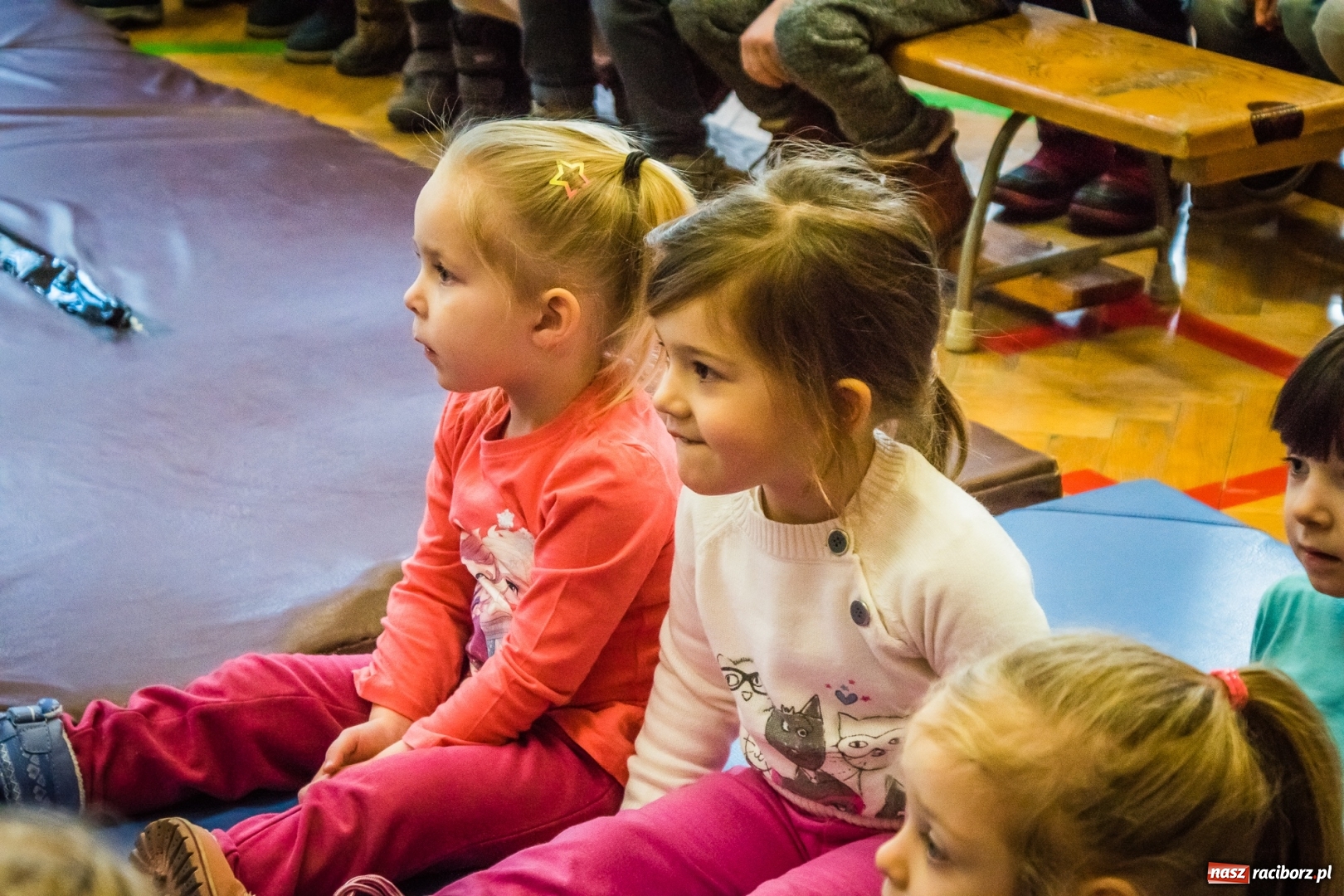 Zdjęcie w galerii na portalu naszraciborz.pl: Uczniowie SP 13 przygotowali przedstawienie dla przedszkolaków wiadomości z regionu