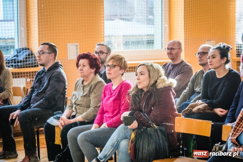 Zdjęcie w galerii na portalu naszraciborz.pl: Uczniowie SP 13 przygotowali przedstawienie dla przedszkolaków wiadomości z regionu