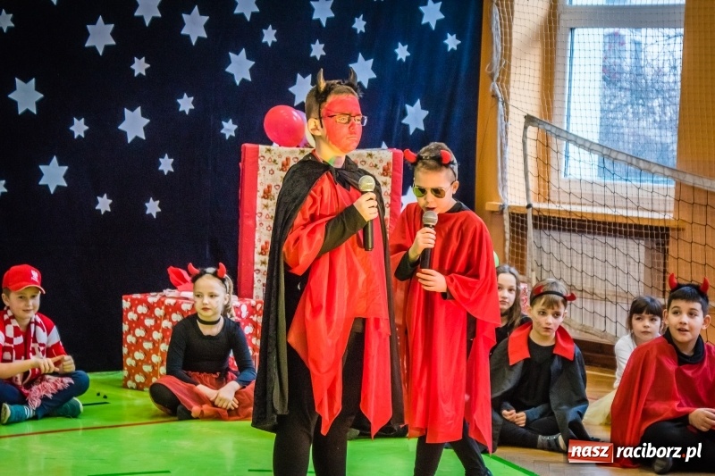 Zdjęcie w galerii na portalu naszraciborz.pl: Uczniowie SP 13 przygotowali przedstawienie dla przedszkolaków wiadomości z regionu