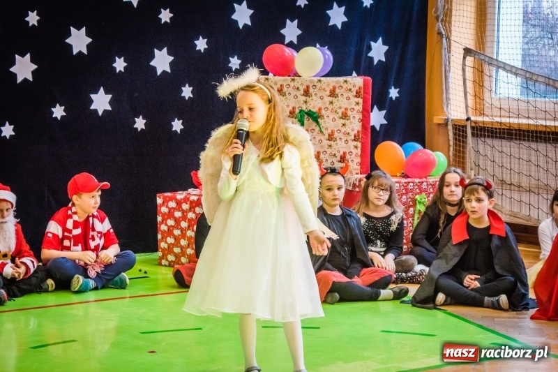 Zdjęcie w galerii na portalu naszraciborz.pl: Uczniowie SP 13 przygotowali przedstawienie dla przedszkolaków wiadomości z regionu