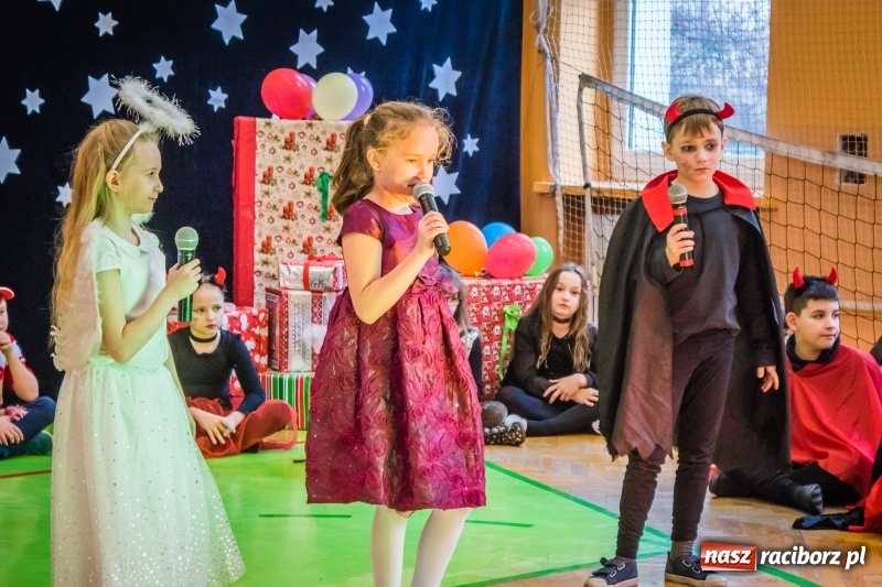 Zdjęcie w galerii na portalu naszraciborz.pl: Uczniowie SP 13 przygotowali przedstawienie dla przedszkolaków wiadomości z regionu