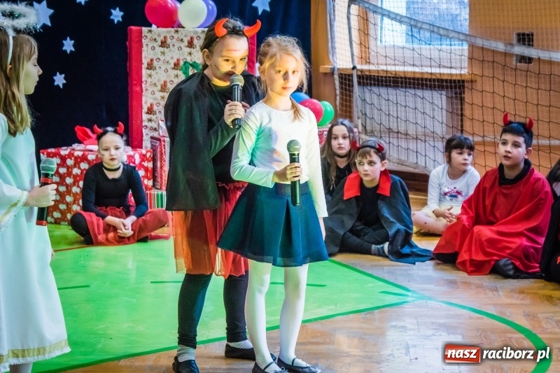 Zdjęcie w galerii na portalu naszraciborz.pl: Uczniowie SP 13 przygotowali przedstawienie dla przedszkolaków wiadomości z regionu