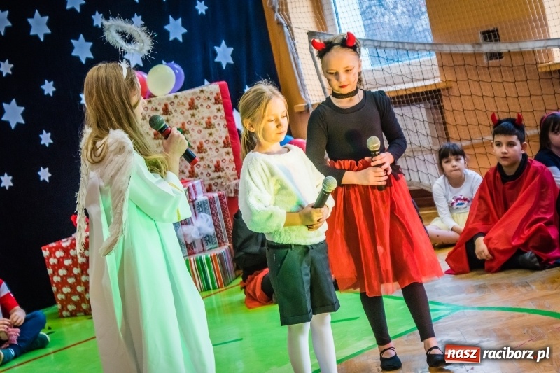 Zdjęcie w galerii na portalu naszraciborz.pl: Uczniowie SP 13 przygotowali przedstawienie dla przedszkolaków wiadomości z regionu