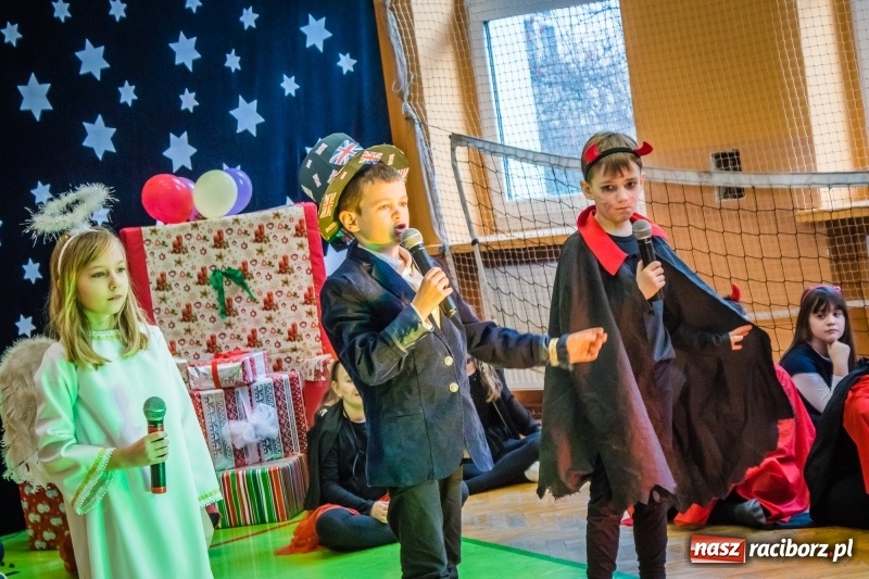Zdjęcie w galerii na portalu naszraciborz.pl: Uczniowie SP 13 przygotowali przedstawienie dla przedszkolaków wiadomości z regionu