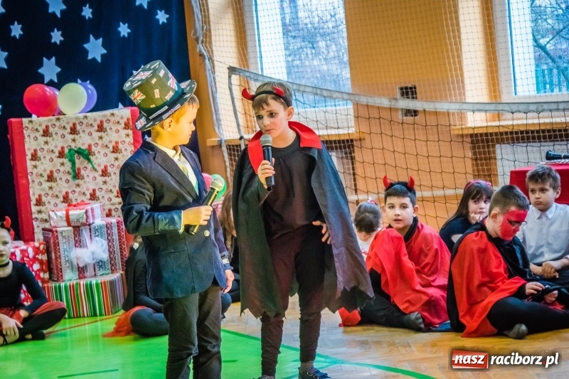 Zdjęcie w galerii na portalu naszraciborz.pl: Uczniowie SP 13 przygotowali przedstawienie dla przedszkolaków wiadomości z regionu