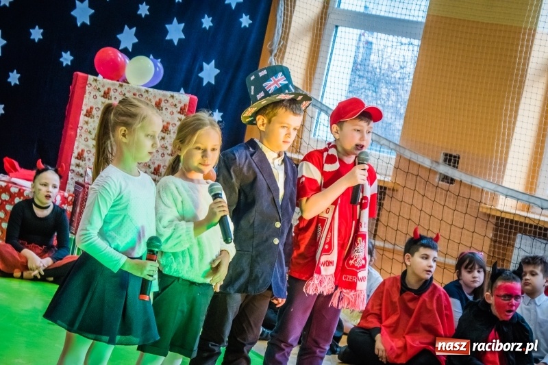 Zdjęcie w galerii na portalu naszraciborz.pl: Uczniowie SP 13 przygotowali przedstawienie dla przedszkolaków wiadomości z regionu