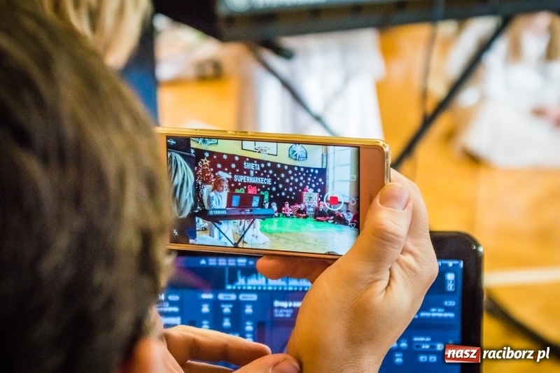 Zdjęcie w galerii na portalu naszraciborz.pl: Uczniowie SP 13 przygotowali przedstawienie dla przedszkolaków wiadomości z regionu