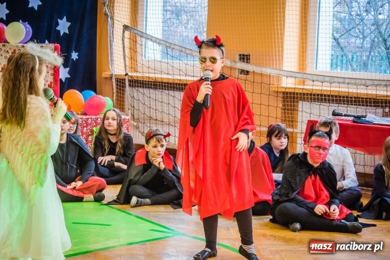 Zdjęcie w galerii na portalu naszraciborz.pl: Uczniowie SP 13 przygotowali przedstawienie dla przedszkolaków wiadomości z regionu