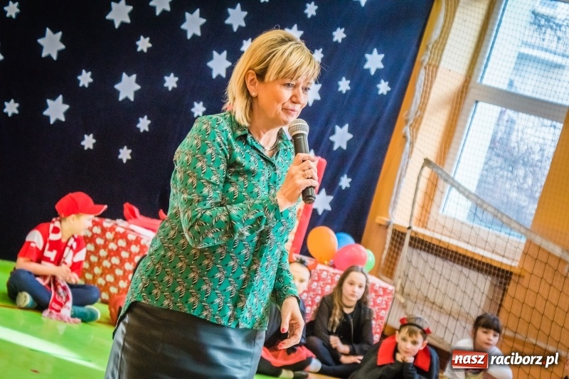 Zdjęcie w galerii na portalu naszraciborz.pl: Uczniowie SP 13 przygotowali przedstawienie dla przedszkolaków wiadomości z regionu