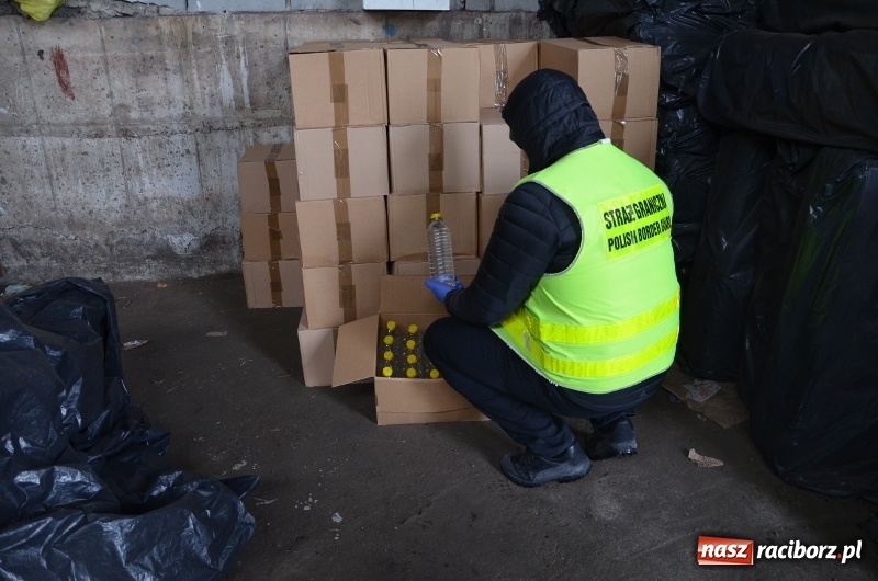 Zdjęcie w galerii na portalu naszraciborz.pl: Ponad 1300 litrów nielegalnego alkoholu ujawniono w Sosnowcu wiadomości z regionu
