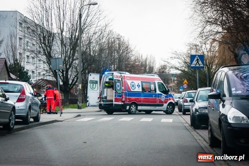 Zdjęcie w galerii na portalu naszraciborz.pl: Potrącenie pieszej przy ulicy Chełmońskiego wiadomości z regionu