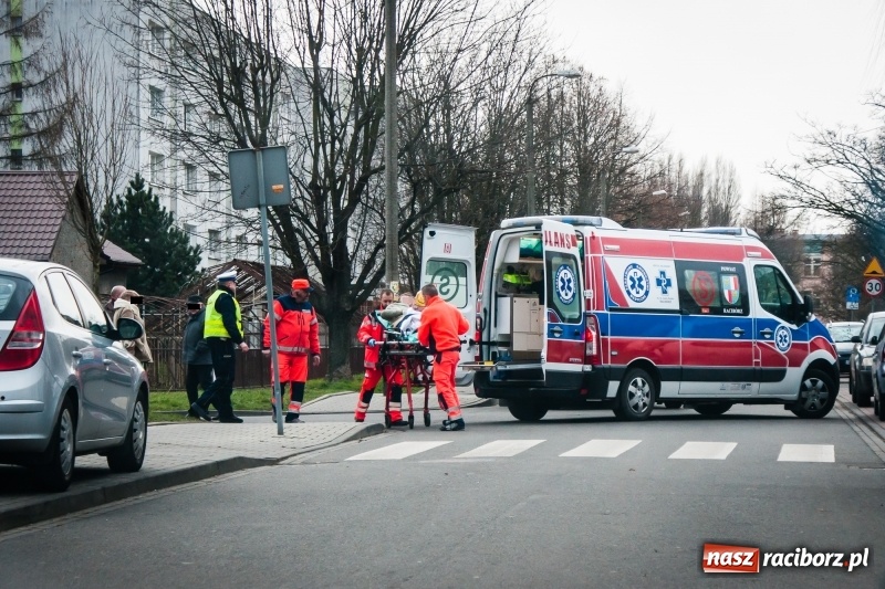 Zdjęcie w galerii na portalu naszraciborz.pl: Potrącenie pieszej przy ulicy Chełmońskiego wiadomości z regionu