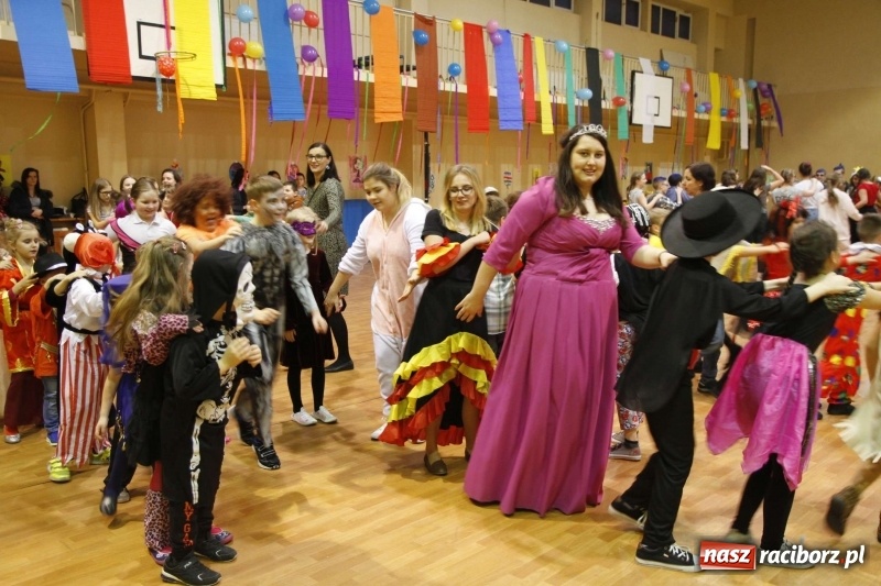 Zdjęcie w galerii na portalu naszraciborz.pl: Wielki bal karnawałowy w ZSOMS  wiadomości z regionu