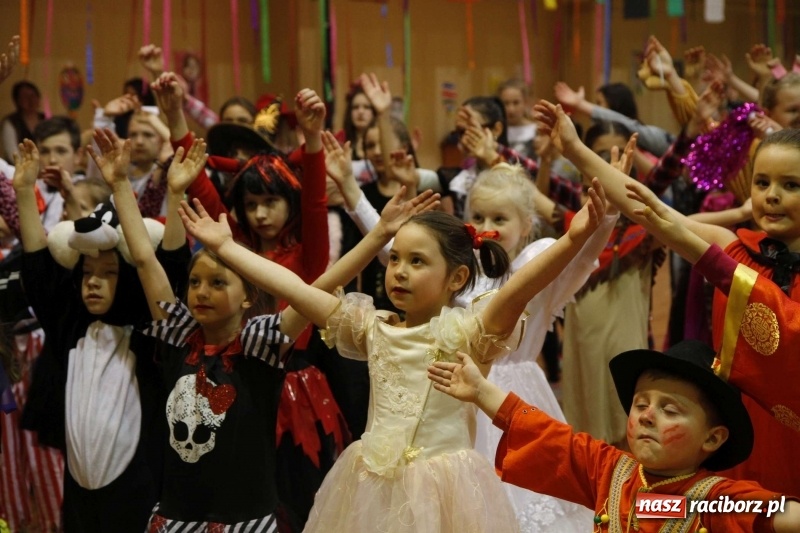 Zdjęcie w galerii na portalu naszraciborz.pl: Wielki bal karnawałowy w ZSOMS  wiadomości z regionu