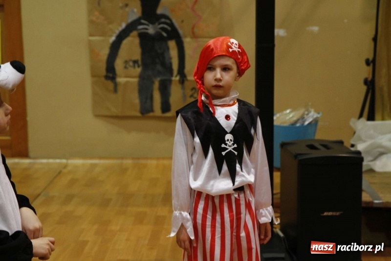 Zdjęcie w galerii na portalu naszraciborz.pl: Wielki bal karnawałowy w ZSOMS  wiadomości z regionu