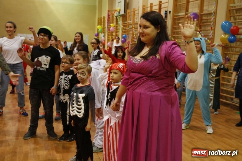 Zdjęcie w galerii na portalu naszraciborz.pl: Wielki bal karnawałowy w ZSOMS  wiadomości z regionu