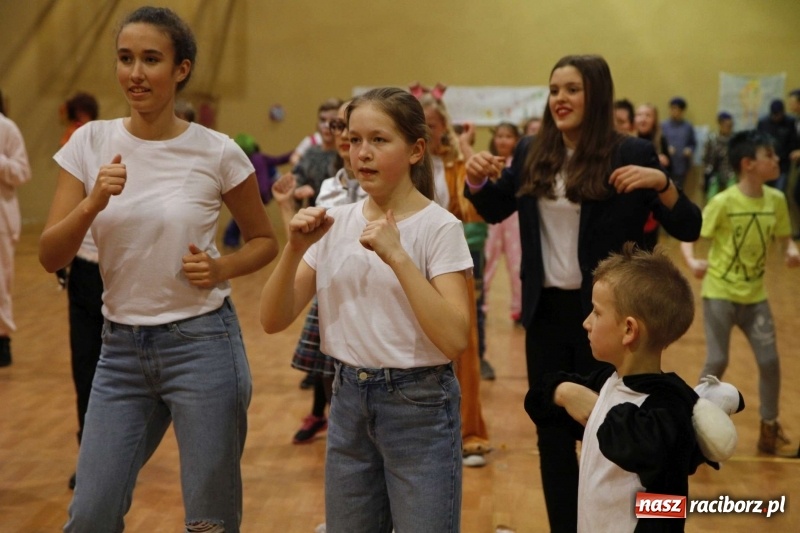 Zdjęcie w galerii na portalu naszraciborz.pl: Wielki bal karnawałowy w ZSOMS  wiadomości z regionu