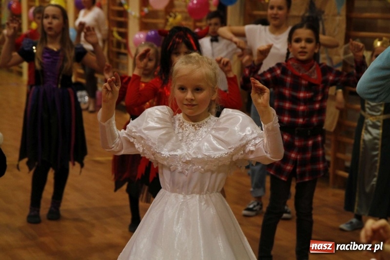 Zdjęcie w galerii na portalu naszraciborz.pl: Wielki bal karnawałowy w ZSOMS  wiadomości z regionu