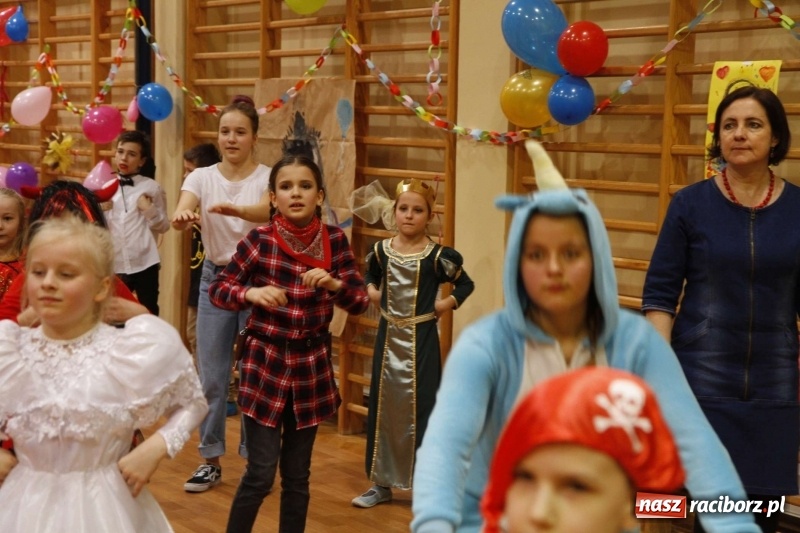 Zdjęcie w galerii na portalu naszraciborz.pl: Wielki bal karnawałowy w ZSOMS  wiadomości z regionu