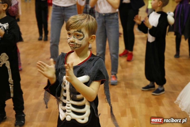Zdjęcie w galerii na portalu naszraciborz.pl: Wielki bal karnawałowy w ZSOMS  wiadomości z regionu