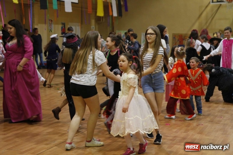 Zdjęcie w galerii na portalu naszraciborz.pl: Wielki bal karnawałowy w ZSOMS  wiadomości z regionu