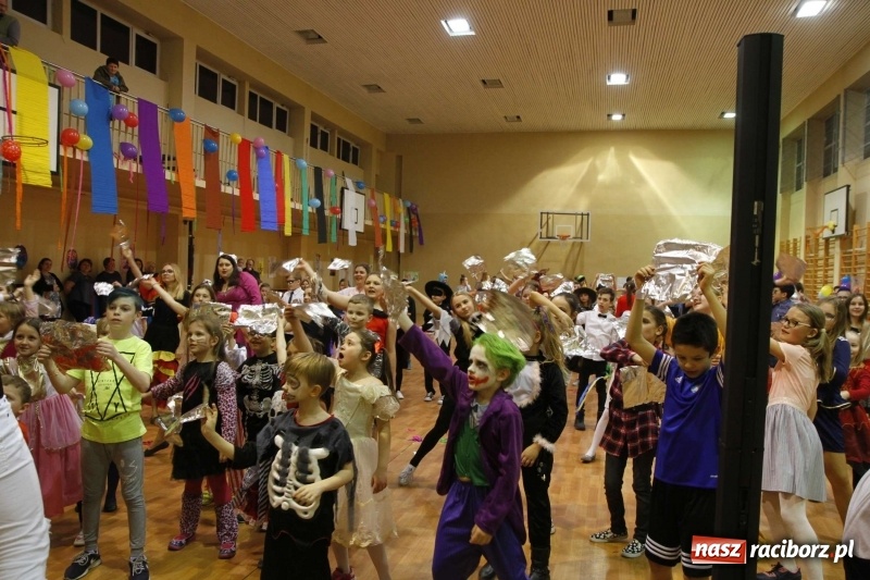 Zdjęcie w galerii na portalu naszraciborz.pl: Wielki bal karnawałowy w ZSOMS  wiadomości z regionu
