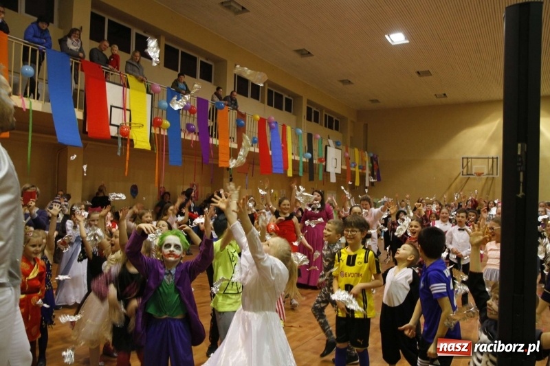 Zdjęcie w galerii na portalu naszraciborz.pl: Wielki bal karnawałowy w ZSOMS  wiadomości z regionu