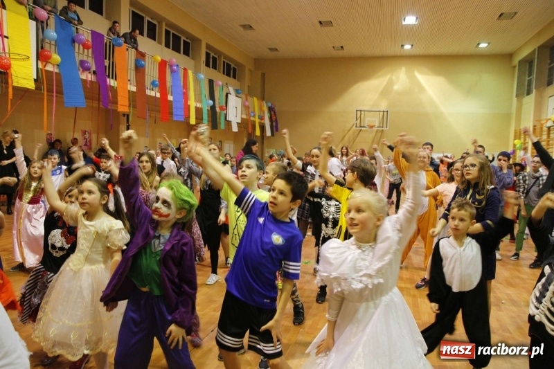 Zdjęcie w galerii na portalu naszraciborz.pl: Wielki bal karnawałowy w ZSOMS  wiadomości z regionu