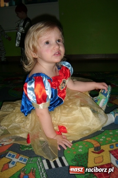 Zdjęcie w galerii na portalu naszraciborz.pl: Karnawałowy zawrót głowy. Bale przebierańców w Żłobku wiadomości z regionu