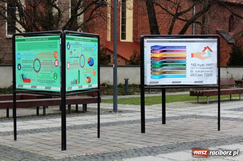 Zdjęcie w galerii na portalu naszraciborz.pl: Ratusz chwali się osiągnięciami w plenerze. Galeria zdjęć na Skwerze Pieczki  wiadomości z regionu