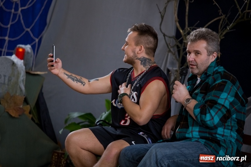 Zdjęcie w galerii na portalu naszraciborz.pl: II LO świętowało Dzień Patrona Szkoły. W przedstawieniu wystąpili zarówno uczniowie, jak i nauczyciele  wiadomości z regionu