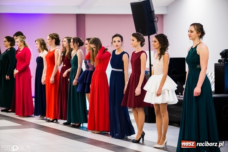 Zdjęcie w galerii na portalu naszraciborz.pl: Ekonomik bawi się na studniówce w Zakrzowie wiadomości z regionu