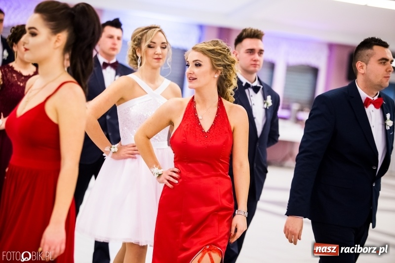 Zdjęcie w galerii na portalu naszraciborz.pl: Ekonomik bawi się na studniówce w Zakrzowie wiadomości z regionu