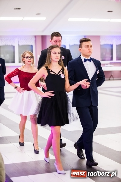 Zdjęcie w galerii na portalu naszraciborz.pl: Ekonomik bawi się na studniówce w Zakrzowie wiadomości z regionu