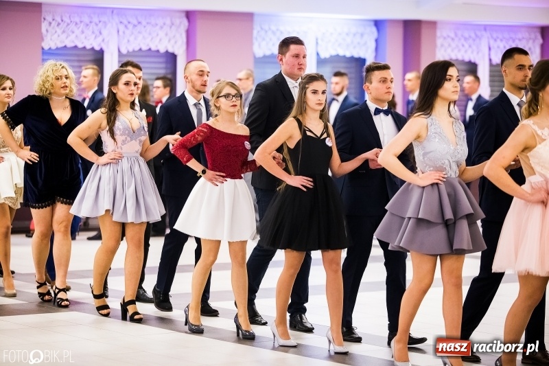 Zdjęcie w galerii na portalu naszraciborz.pl: Ekonomik bawi się na studniówce w Zakrzowie wiadomości z regionu