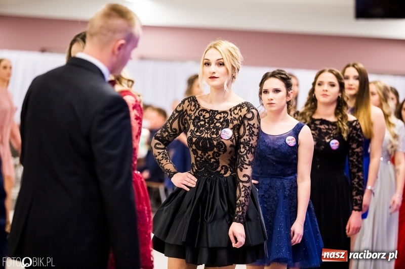 Zdjęcie w galerii na portalu naszraciborz.pl: Ekonomik bawi się na studniówce w Zakrzowie wiadomości z regionu