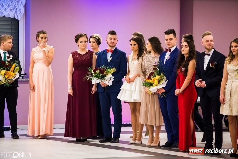 Zdjęcie w galerii na portalu naszraciborz.pl: Ekonomik bawi się na studniówce w Zakrzowie wiadomości z regionu