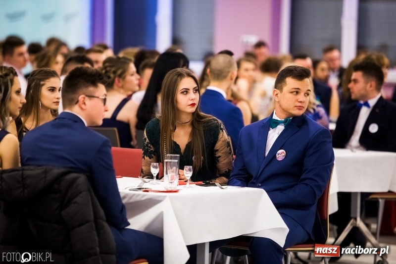 Zdjęcie w galerii na portalu naszraciborz.pl: Ekonomik bawi się na studniówce w Zakrzowie wiadomości z regionu