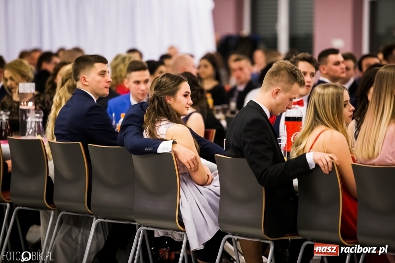 Zdjęcie w galerii na portalu naszraciborz.pl: Ekonomik bawi się na studniówce w Zakrzowie wiadomości z regionu